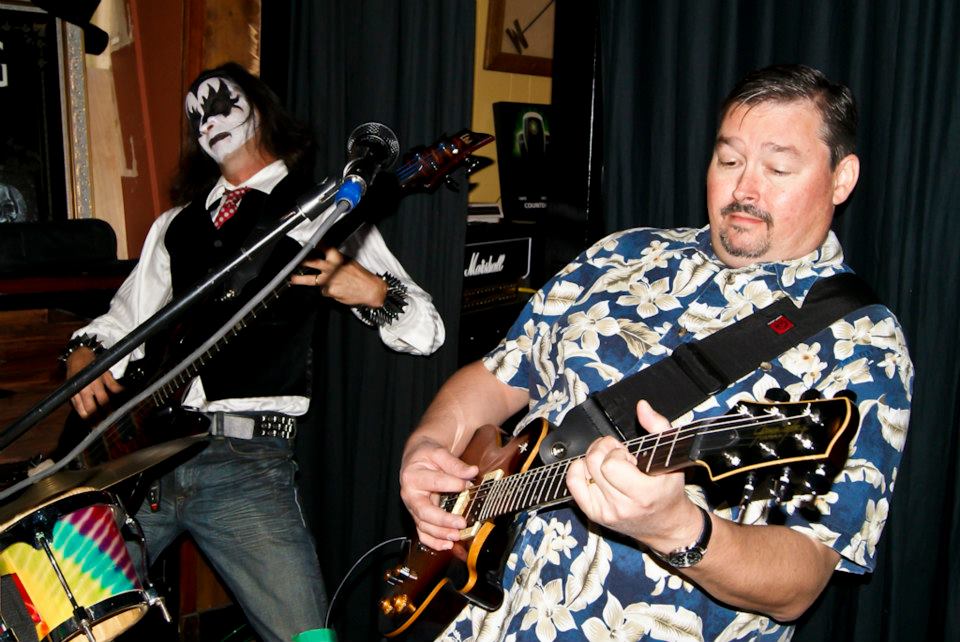 Big Hand Dave performing live